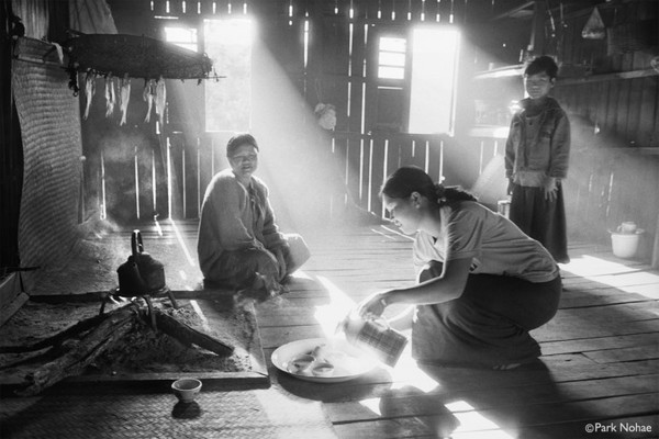 찻잔에 햇살을 담아 Palaung village, Kalaw, Burma, 2011 박노해